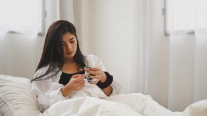 A exceção é a pílula do dia seguinte, que pode evitar a gravidez após o sexo. “Ela utiliza compostos hormonais concentrados e por curto período de tempo para os