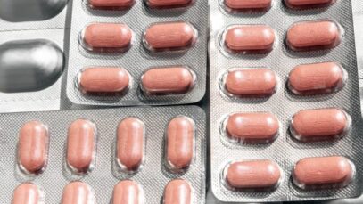 Ibuprofeno está indicado em todos os processos reumáticos (artrite reumatoide (AR), osteoartrite (OA), reumatismo articular) e nos