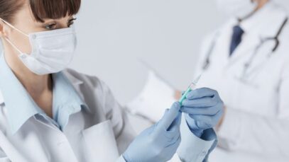 Curso gratuito de vacinação da Covid-19 para farmacêuticos