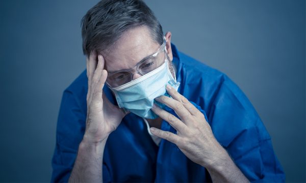 O impacto devastador da pandemia nos profissionais de saúde