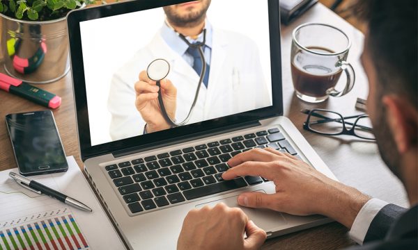 Beneficência Portuguesa inicia parceria com farmácias para serviços de telemedicina