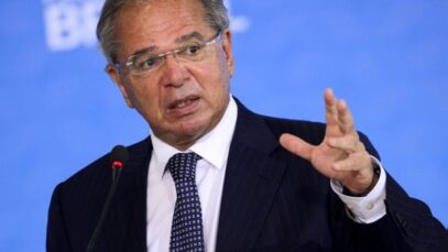 Paulo Guedes defende vacinação em farmácias