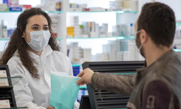 Nova lei indenizará farmacêuticos incapacitados pela Covid-19 - farmacêutico