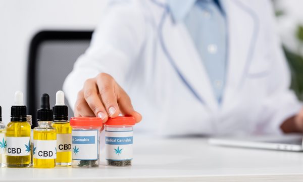 Justiça autoriza farmácia magistral a manipular e vender cannabis medicinal