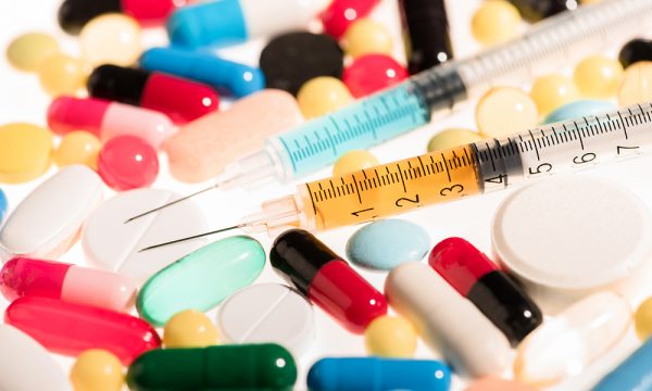 Para setor, governo é responsável por incentivar medicamentos de especialidades - medicamentos