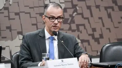 Presidente da Anvisa rebate críticas de Rui Costa sobre lentidão