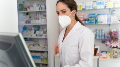 PL prevê piso salarial de R$ 8.360 para farmacêutico