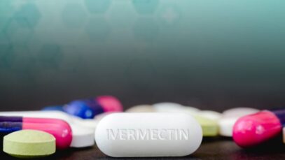 Senador pede que farmacêuticas revelem dado de venda de kit covid