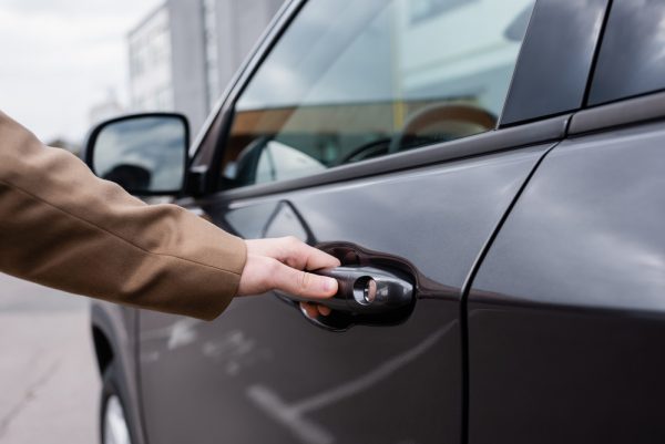 Imagem relacionada a: Comissão rejeita PL que libera estacionamento diante de farmácia