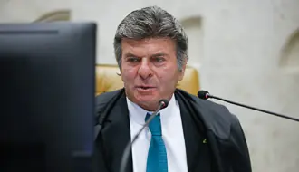 Fux restabelece fechamento de farmácias em Franca