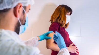 Anvisa restringe vacinas da Janssen e AstraZeneca em gestantes
