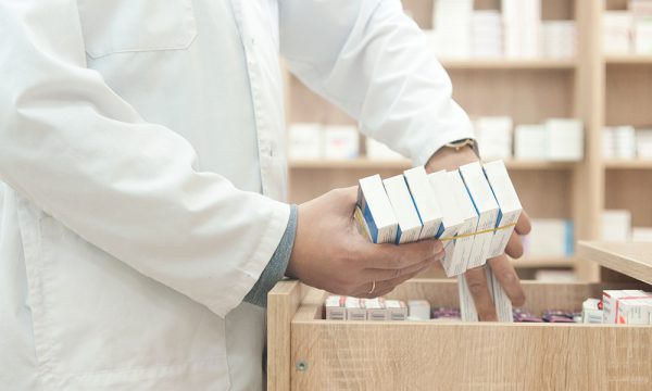 Mais de 40% da venda no varejo está na mão de dez farmacêuticas