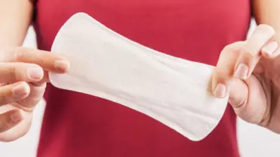 Bolsonaro veta distribuição gratuita de absorvente