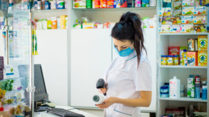 Farmácia deve indenizar casal por venda de medicação errada