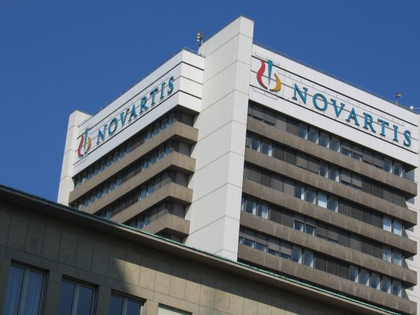 Novartis vende sua participação na Roche