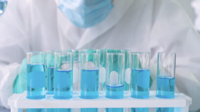 Vacinas impulsionam lucros bilionários de farmacêuticas