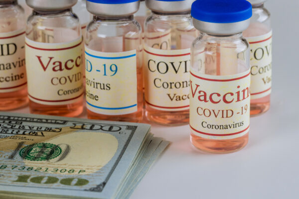 Investidores sugerem atrelar salário de CEOs à vacina