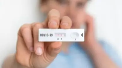 Testes positivos da Covid-19 quadruplicam em uma semana