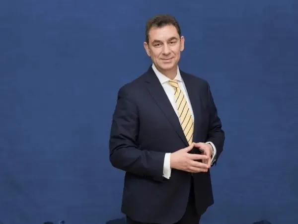 Pfizer, Albert Bourla CEO da Pfizer defende vacinação anual contra a Covid-19