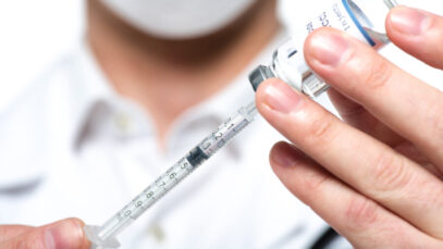 Moderna processa Pfizer por violação de patente de vacina