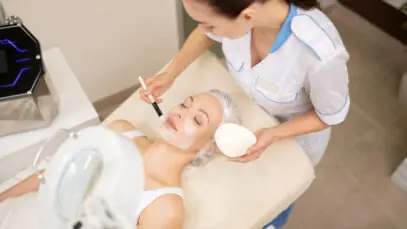 Farmacêuticos são proibidos de realizar procedimentos dermatológicos