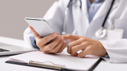 Memed implementa receita médica digital pelo celular