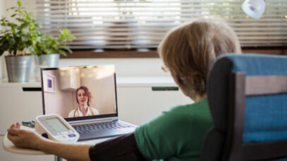 Regulamentação da telessaúde avança, mas exclui farmácias