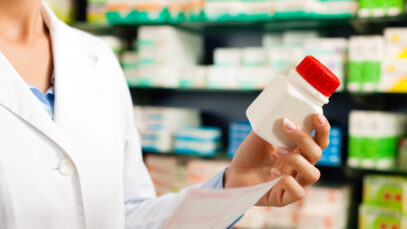 Cai projeto de lei que equiparava técnicos e farmacêuticos