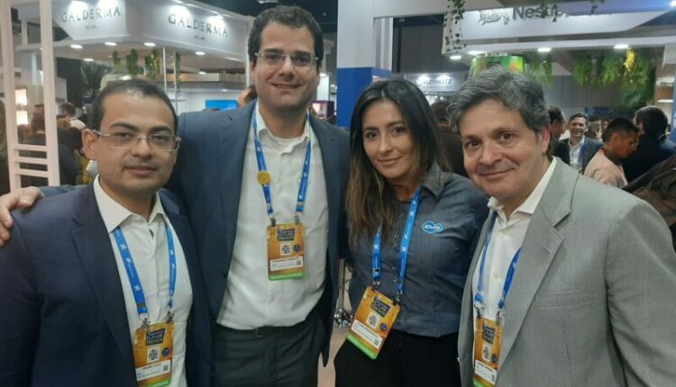Grupo NC e EMS, com Pedro Dias (inovação), Fernando Passeto (comercial -prescrição), Aline Mendonça (marketing) e Vandré Morada (Education Customer Success)