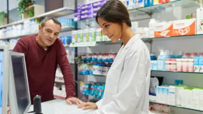 Raia Drogasil abre 1 mil empregos em farmácias