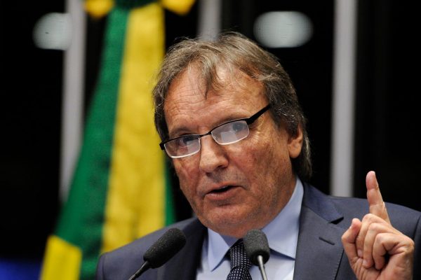 Para Pipponzi, Bolsonaro deveria agir contra atos golpistas