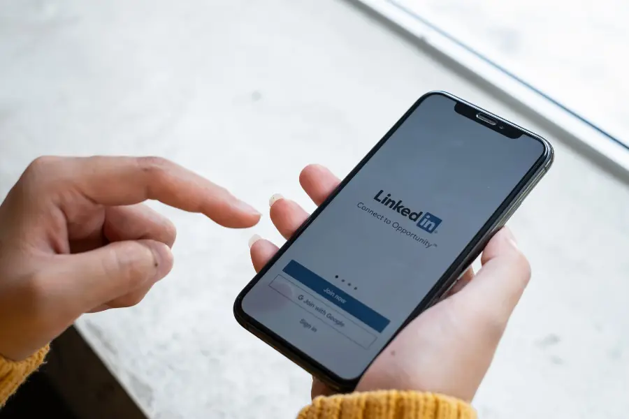violações no LinkedIn