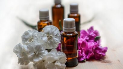 O que é aromaterapia e as funções e usos dos óleos essenciais