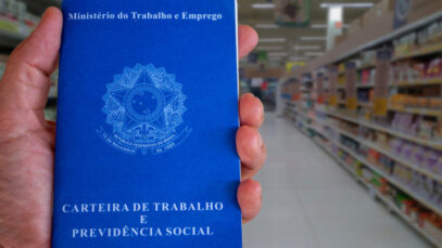 Empregos em farmácias têm superávit recorde