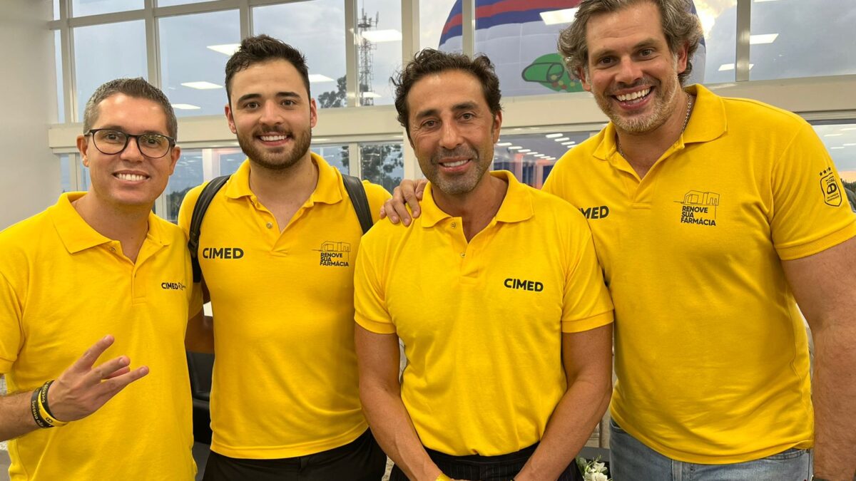A parceira Cimed. Joao Adib trouxe um time comprometido com o crescimento da São João. Aqui Fabiano Farias, Pedro Leite e o incansável Patrick Choate