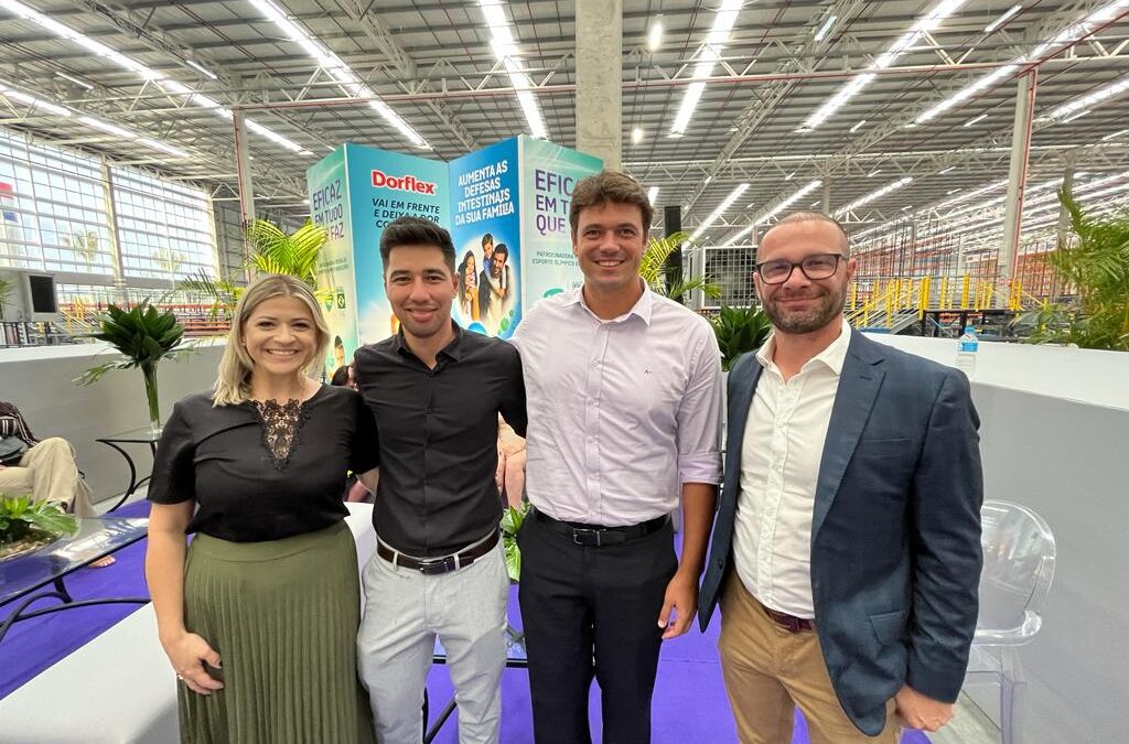 A simpática equipe da Sanofi Medley – Flávia Moura, Danilo Medeiros, Arthur Bortolucci e Flavio Marchi “nossas vendas só crescem na São João”