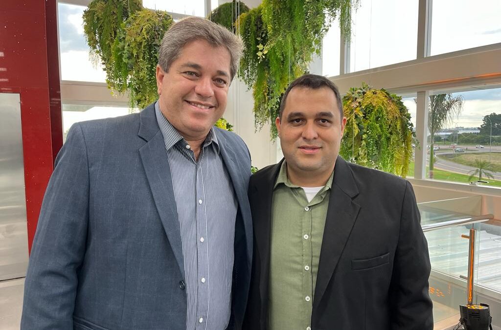 Alex Schnerd e Wagner Moura da Drogaria Venancio vieram do Rio de Janeiro cumprimentar o varejista gaúcho