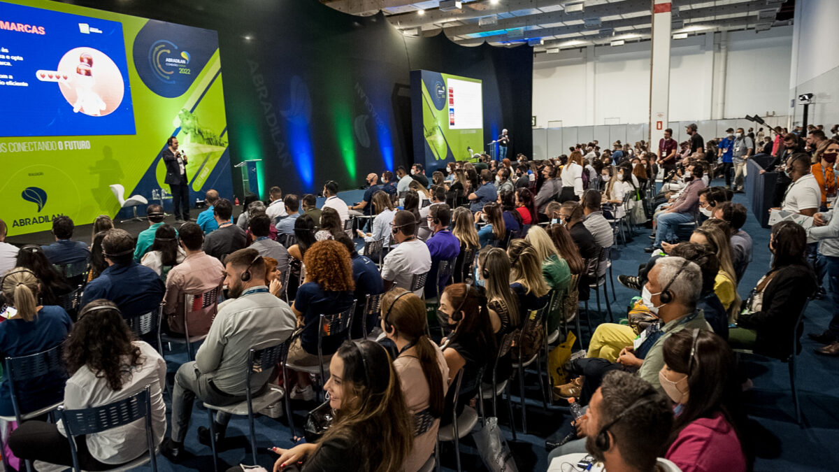 Feira da Abradilan tem recorde de expositores e debates