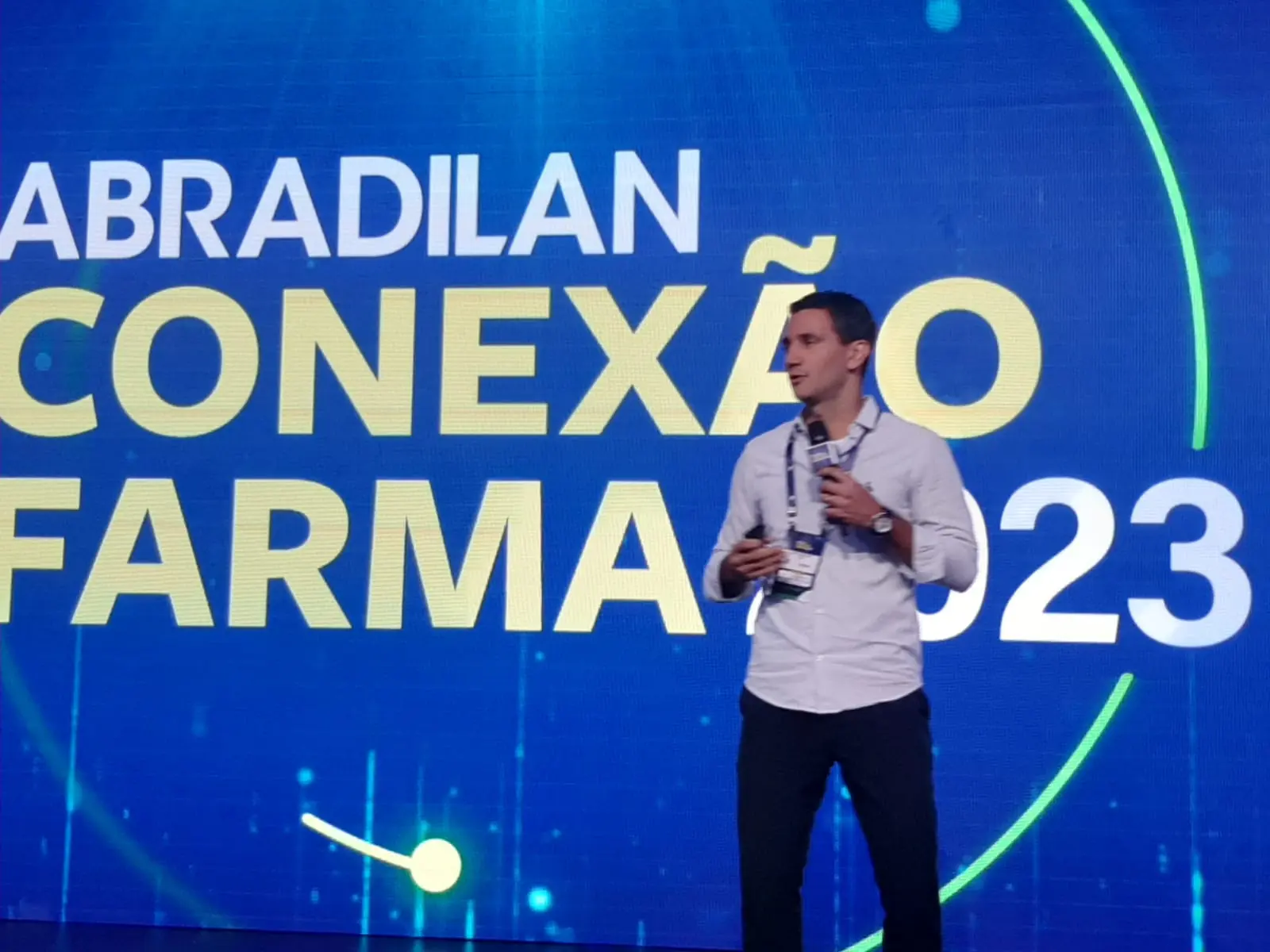 Caue Nascimento, diretor executivo do Grupo NC, abre o primeiro painel do segundo dia da feira