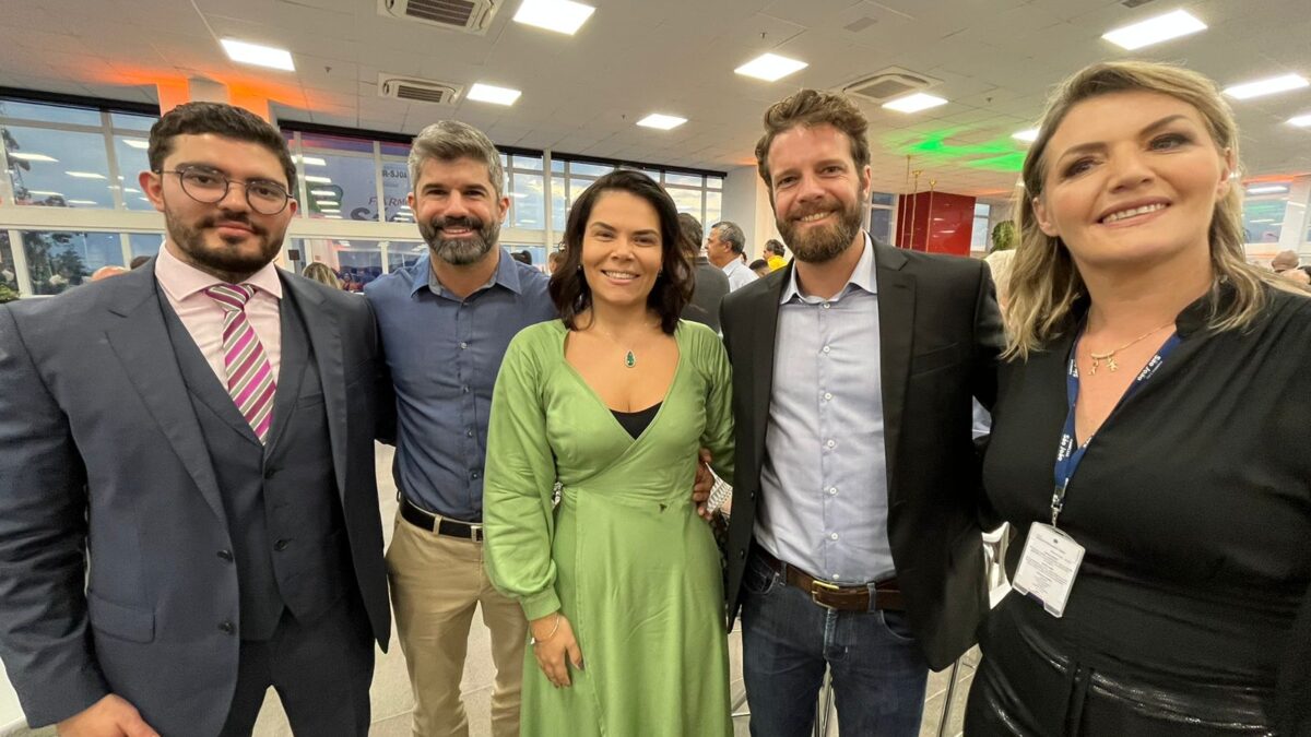 João Pedro Blair (Farmácias São João) e Ediane Benedetti (direita) com a cúpula farma da Nestlé – Ricardo Petribu, Talisse Santos e Pedro Martins