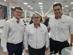 O CEO da Prati Donaduzzi Eder Mafissoni ao lado dos diretores Paulo Cesar e Andre Pozza