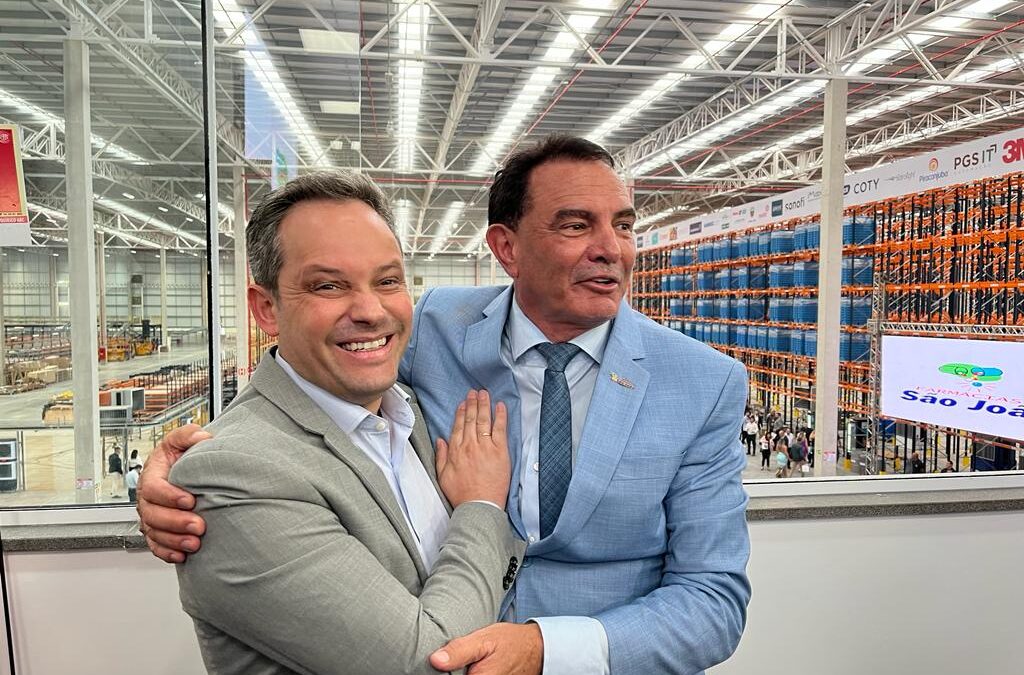 O prefeito de Passo Fundo (RS), Pedro Almeida (PSD) compareceu ao evento para cumprimentar o feito das Farmácias São João