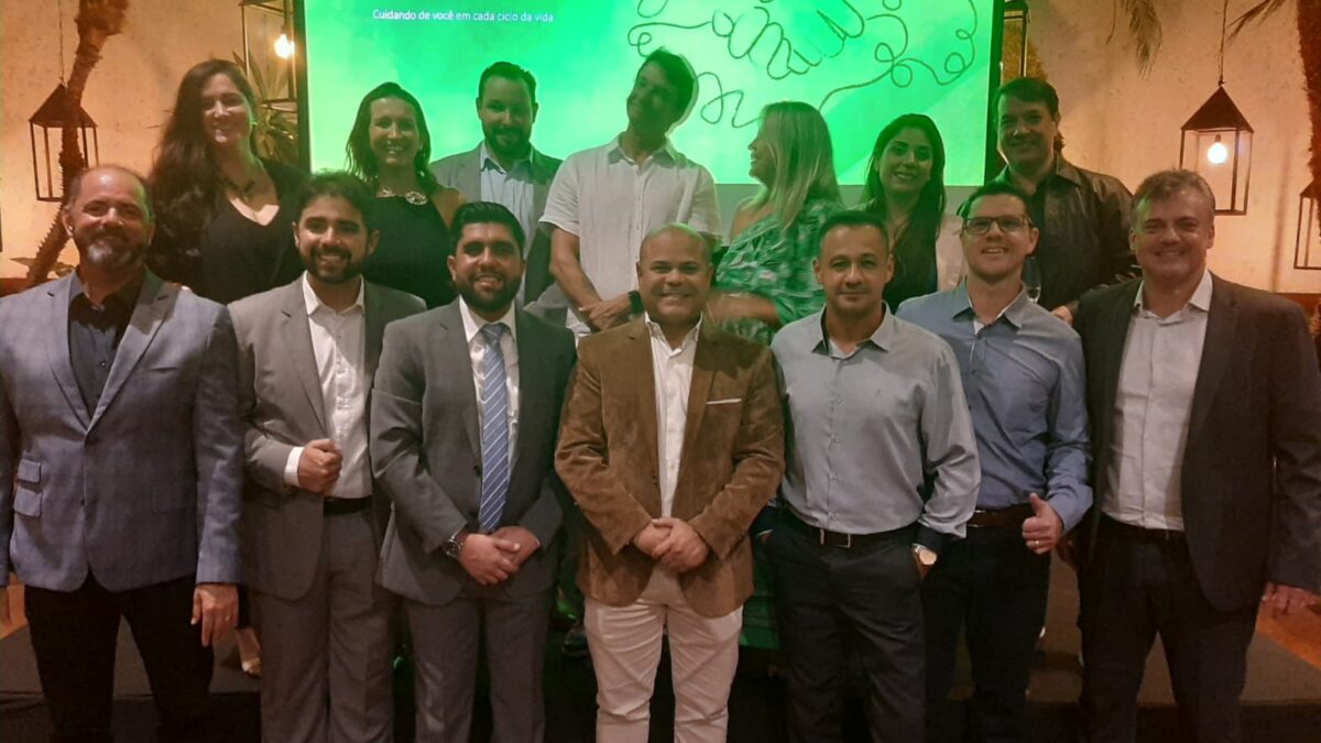 Time da CooperPharma. A indústria farmacêutica paranaense estreia operações e reuniu parceiros e fornecedores para um jantar pré-Abradilan