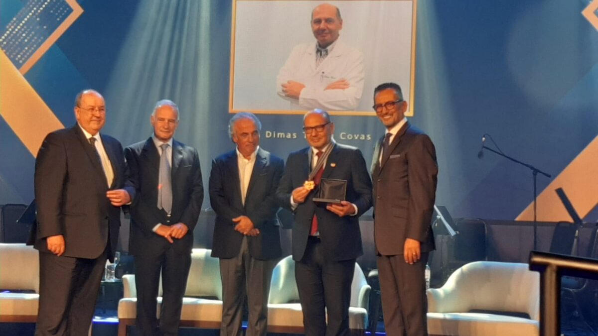 Nelson Mussolini, Maurizio Billi (Eurofarma), Omilton Visconde Jr. (Sindusfarma), Dimas Covas (Instituto Butantan) e Gaetano Crupi (Bristol-Myers Squibb)