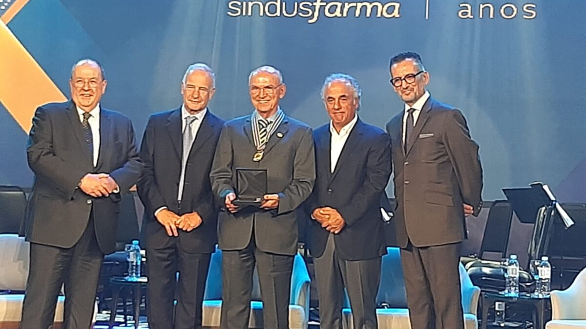 Nelson Mussolini, Maurizio Billi, Natanael Costa (ABCFarma e Sincofarma), Omilton Visconde Jr. (Sindusfarma) e Gaetano Crupi (Bristol Myers Squibb)