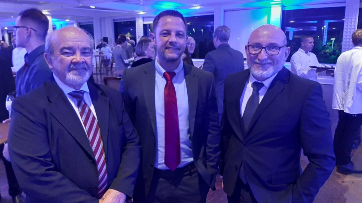 Serafim Branco Neto, representando a Abrafarma, ao lado de Rodrigo Giorgetto e Francisco Valberto Brasil, ambos do Sindusfarma