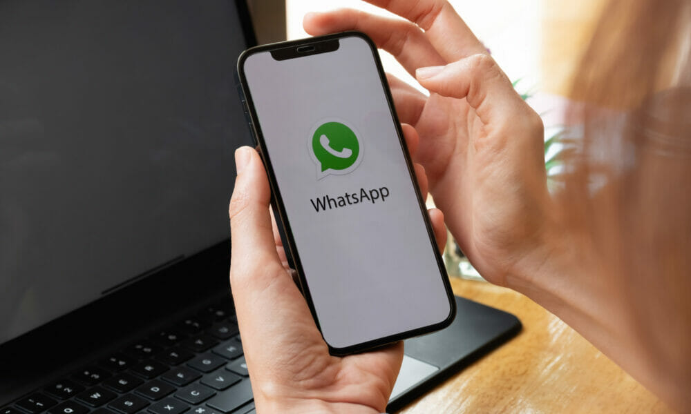 Vendas no WhatsApp dão novo impulso a farmácias regionais