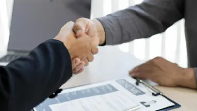 Farmácias abrem mais de 5,2 mil vagas de emprego