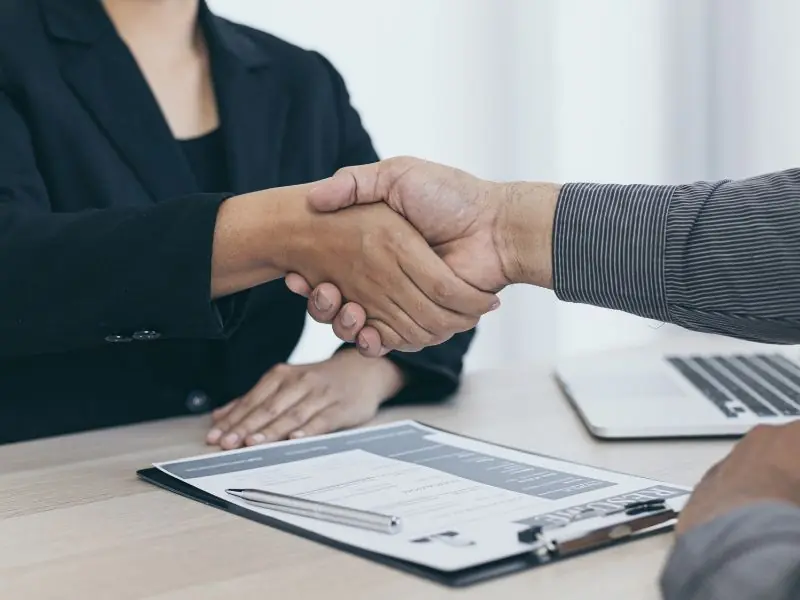 Agosto registra 4,6 mil vagas de emprego em farmácias Agosto registra 4,6 mil vagas de emprego em farmácias