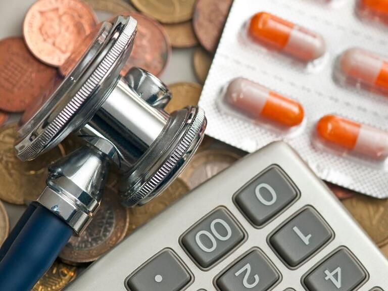 Mercado brasileiro já tem 5 medicamentos bilionários